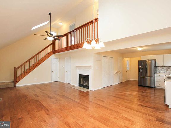 2nd image of 33072 Marina Ct E