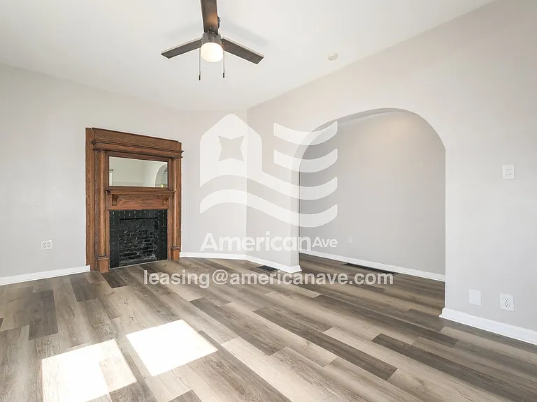 1289792_004_living_room_4.jpg