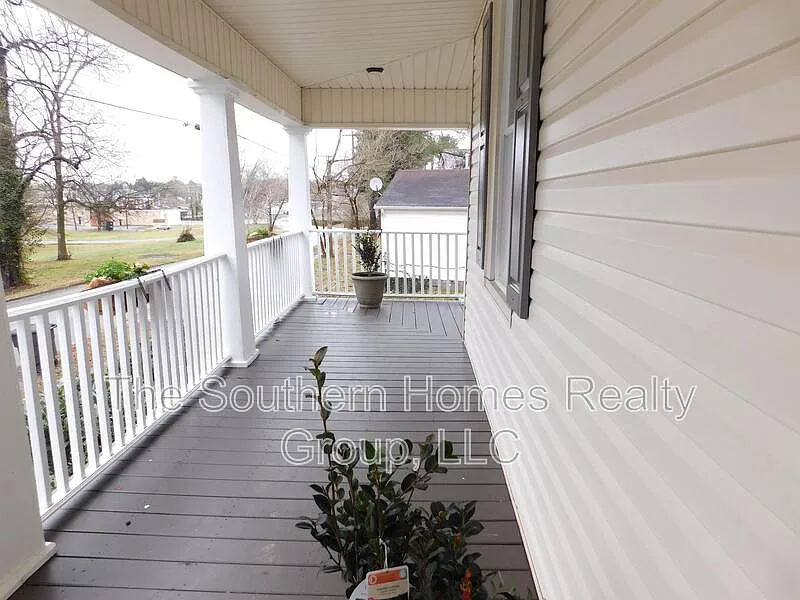 3 bed, 2.0 bath, 1350 sqft, $1,675 — Photo 2