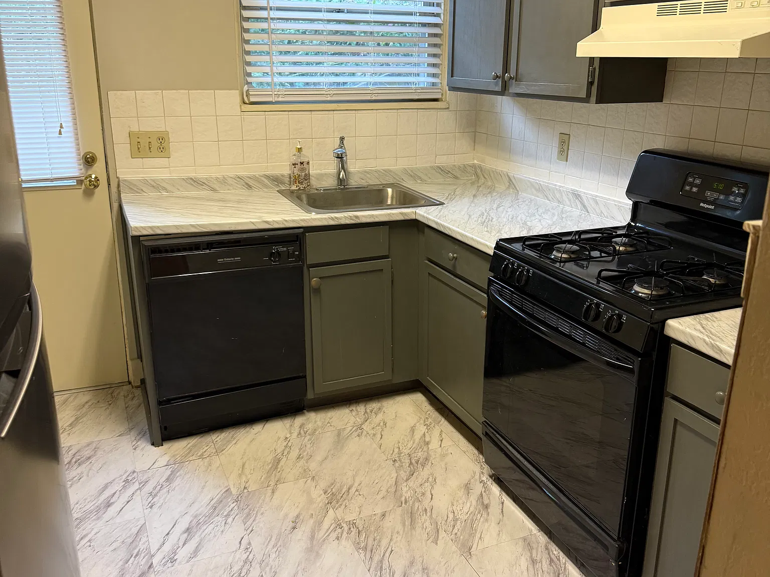 2 bed, 1200 sqft, $1,450 — Photo 3