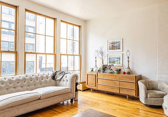 2nd image of 111 W 17th St