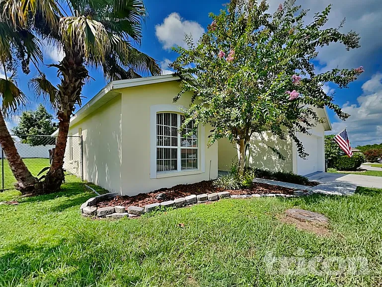 7641 Manor Dr — Photo 1