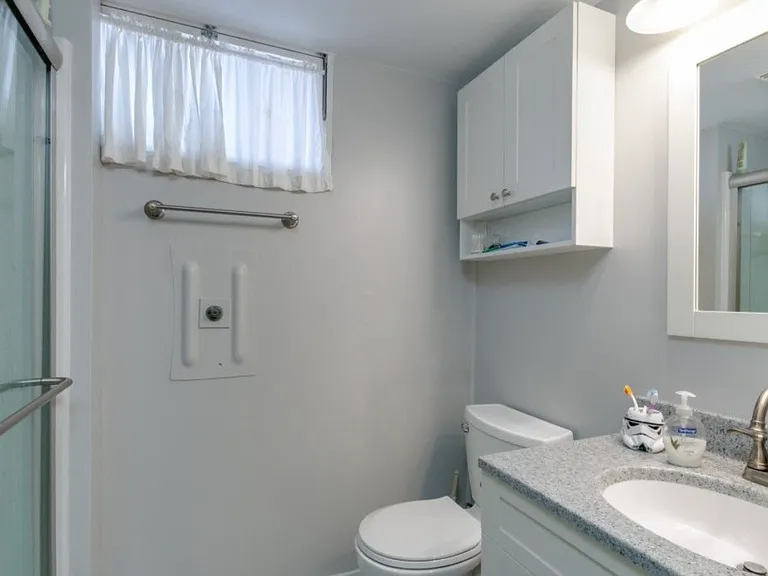 721 Midland Ave — Photo 9