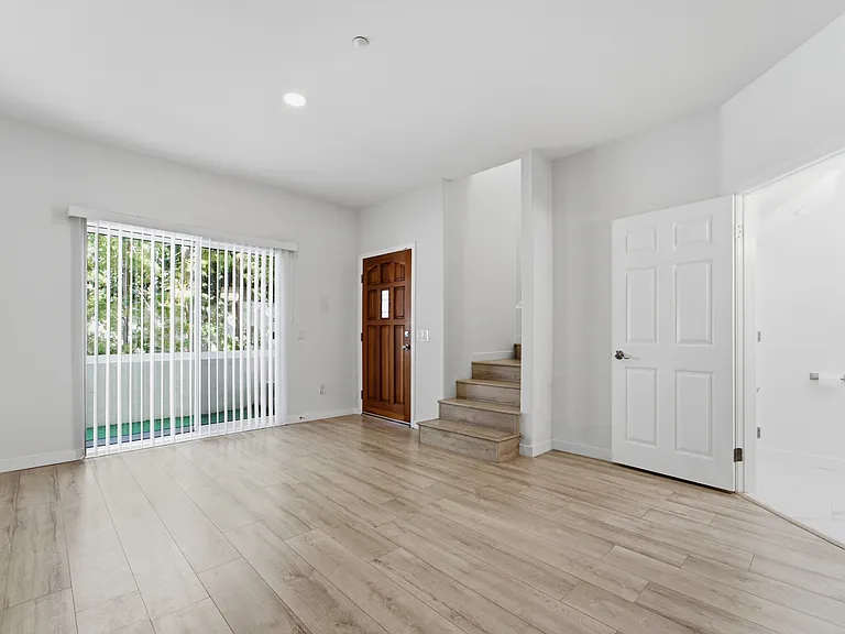 1665 Manning Ave — Photo 7