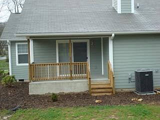 3rd image of 208 Morris Ln