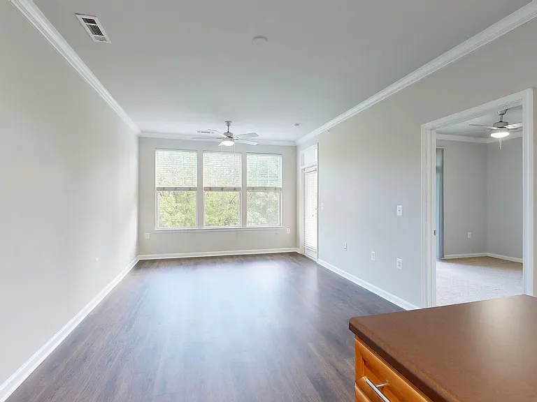 Signal Hill Apartment Homes — Photo 40