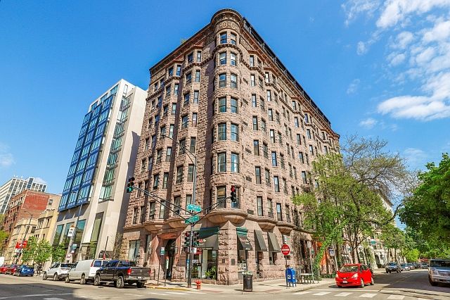 1st image of 2800 N Pine Grove Ave Unit 3B