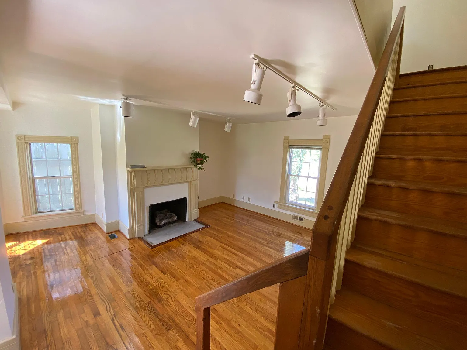 1 bed, 1200 sqft, $1,200 — Photo 3