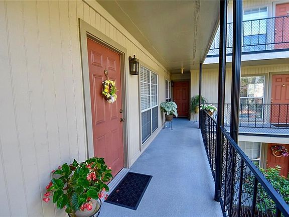2nd image of 2511 Metairie Lawn Dr #213