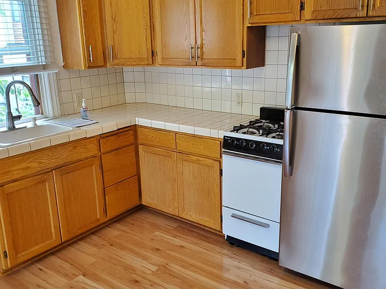 3821 Fremont Way N #F — Photo 2