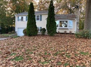 70 Oakwood Rd, Mystic, CT 06355