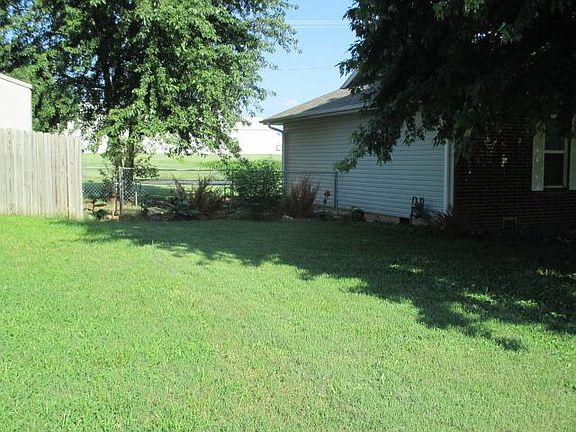 2nd image of 604 S Daniel Ln
