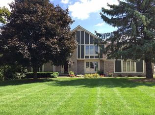 1550 Thorn Ridge Dr, Howell, MI 48843