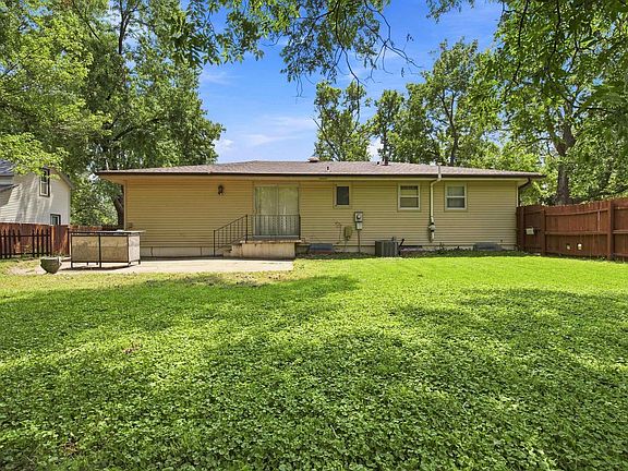 2nd image of 410 8th St
