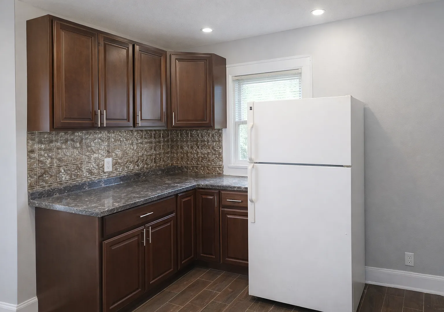 Dinkytown- Amazing Location! Affordable 5 Bedroom House For Sept 2027 Move In — Photo 4