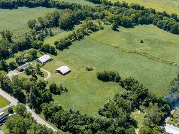 1226 N County Line Rd, Westville, IN 46391