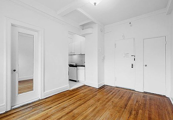 3rd image of 19 W 69th St APT 1502