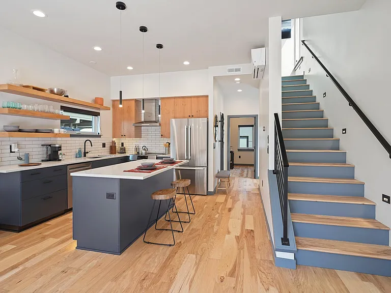 36 SW Roosevelt Ave — Photo 17