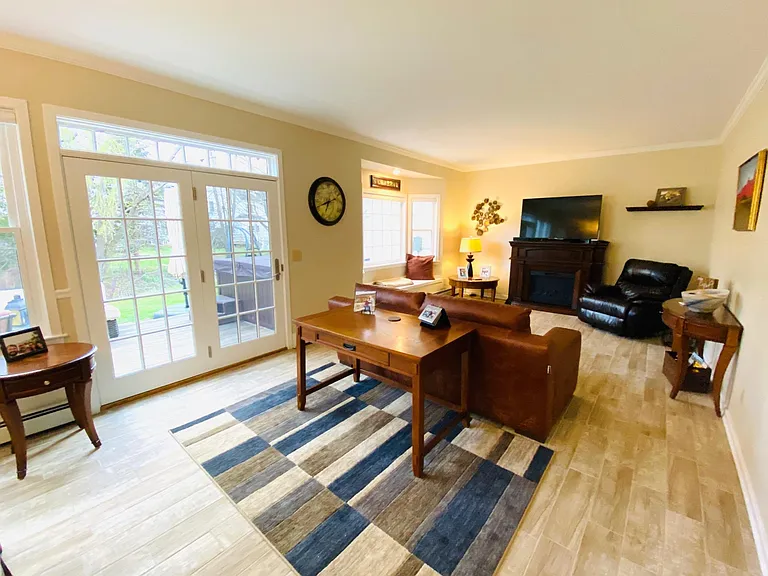 43 Eastman Farm Rd — Photo 1