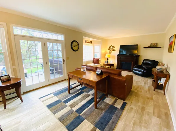 43 Eastman Farm Rd, Burlington, VT 05408