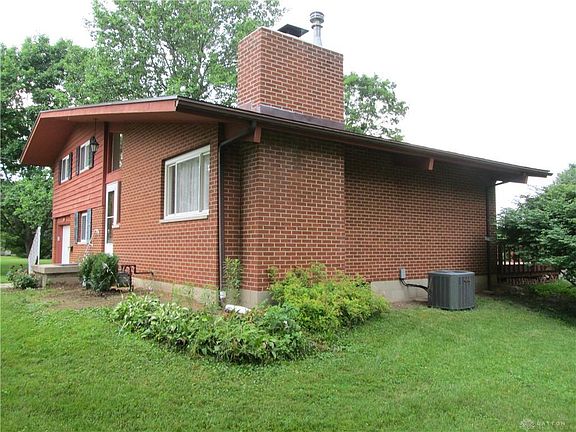 3rd image of 300 Doric Cir