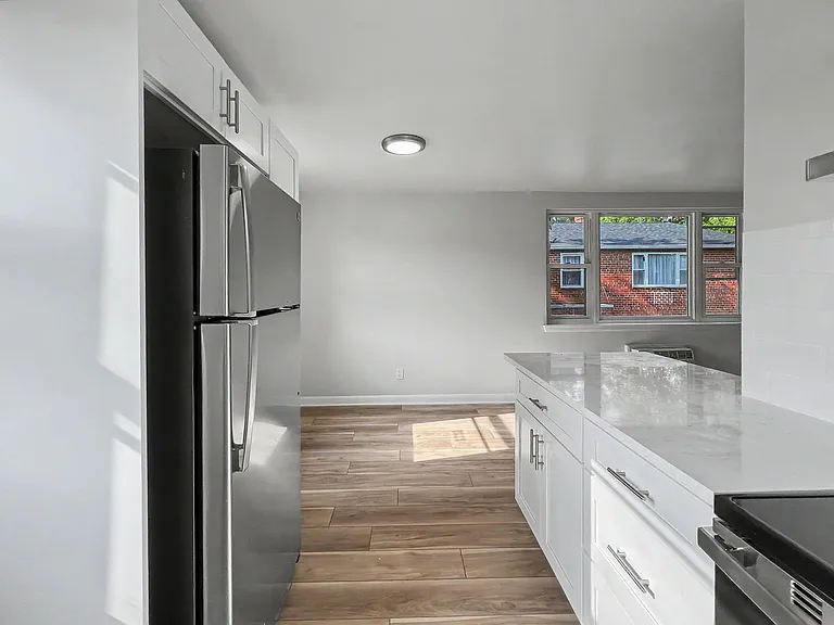 8 Midland Rd — Photo 3