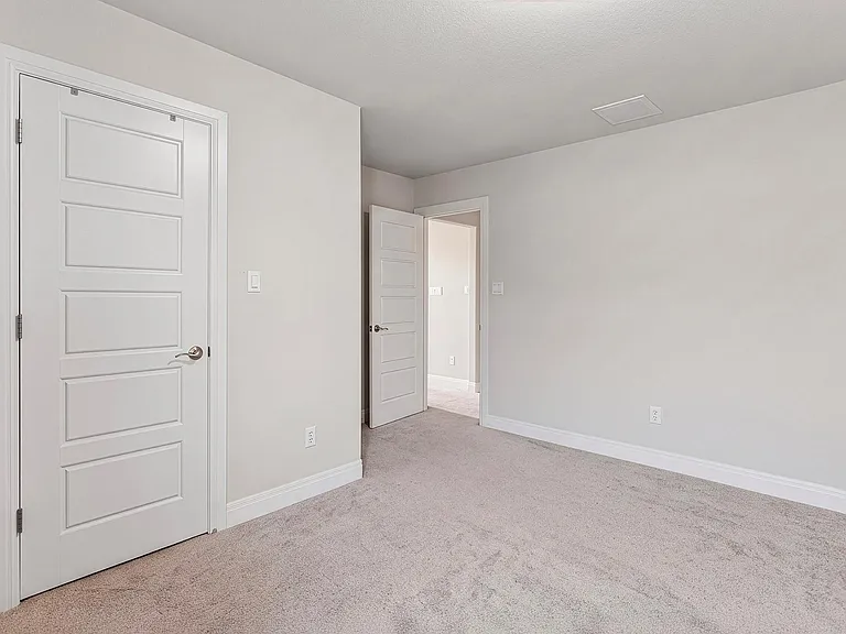 402 Gulfton St — Photo 27