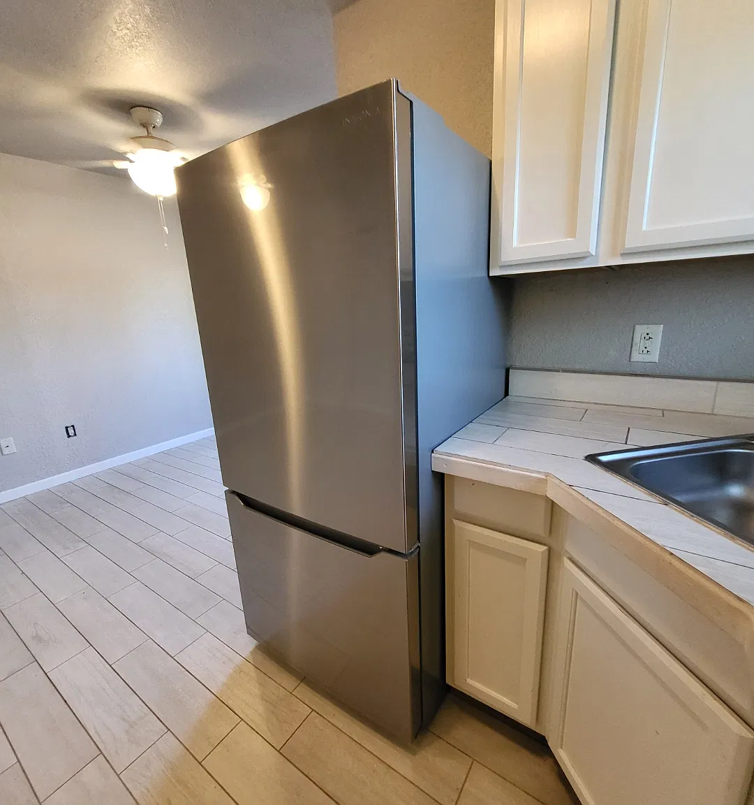 1 bed, 350 sqft, $700 — Photo 2