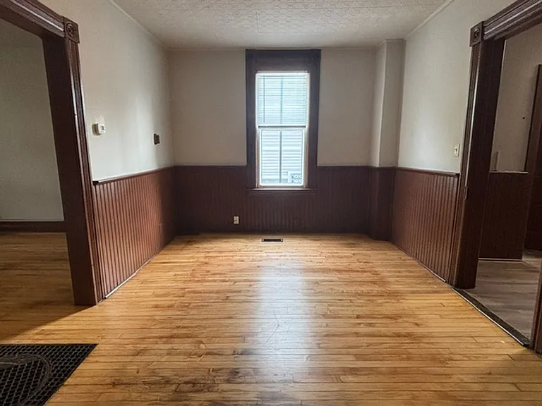 375 Erie Street — Photo 15