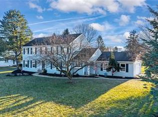 977 Buckingham Dr, Allentown, PA 18103