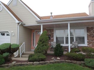 7 Snowdon Ct, Toms River, NJ