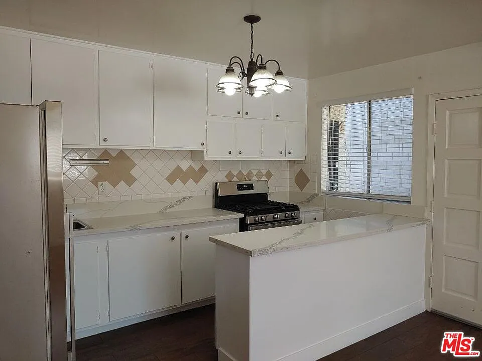 2 bed, 1.0 bath, $2,550 — Photo 3