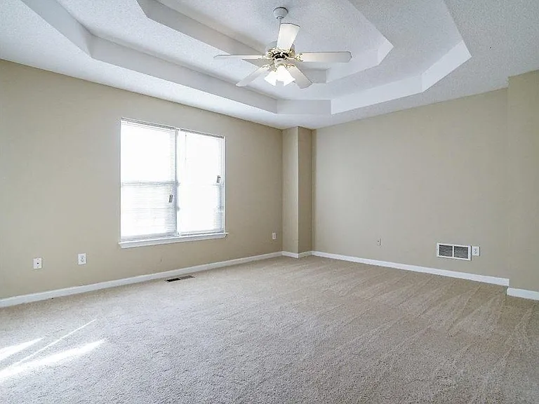 1935 Venesa Cir — Photo 45