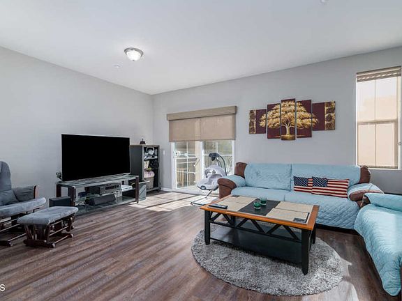 5th image of 311 Riverpark Blvd Unit 206