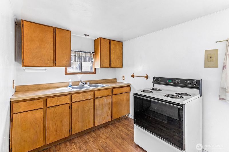 5th image of 143 Smith Road