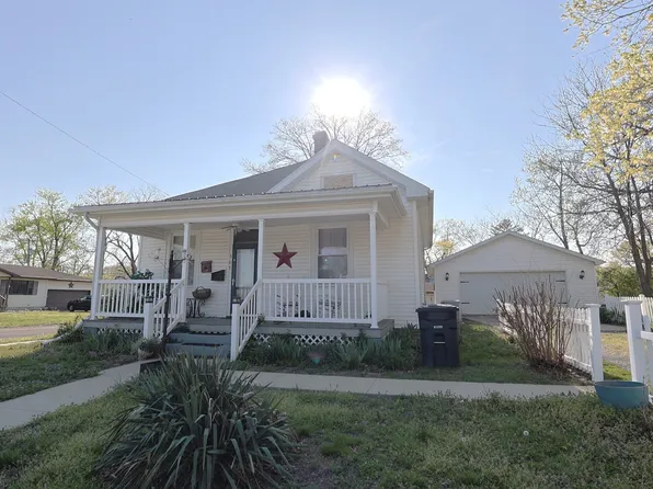 501 N Shelby Ave, Salem, IL 62881