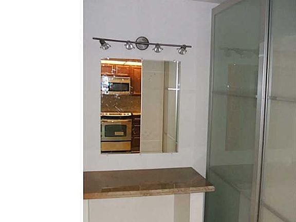 4th image of 2900 NE 30th St APT 5B