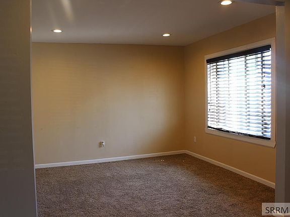 3rd image of 493 N Higbee Ave