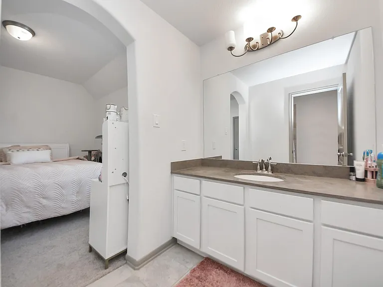 1911 Sapphire Pines Ln — Photo 40