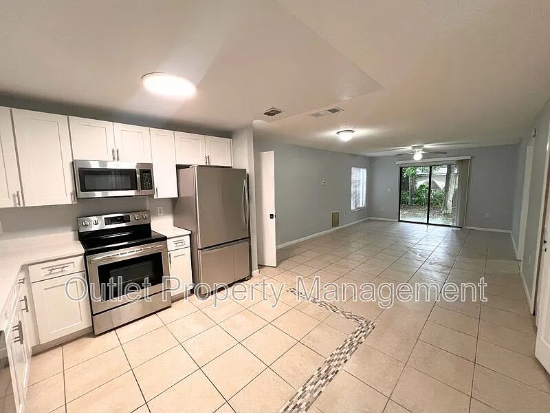 2 bed, 2.0 bath, 1100 sqft, $1,540 — Photo 2