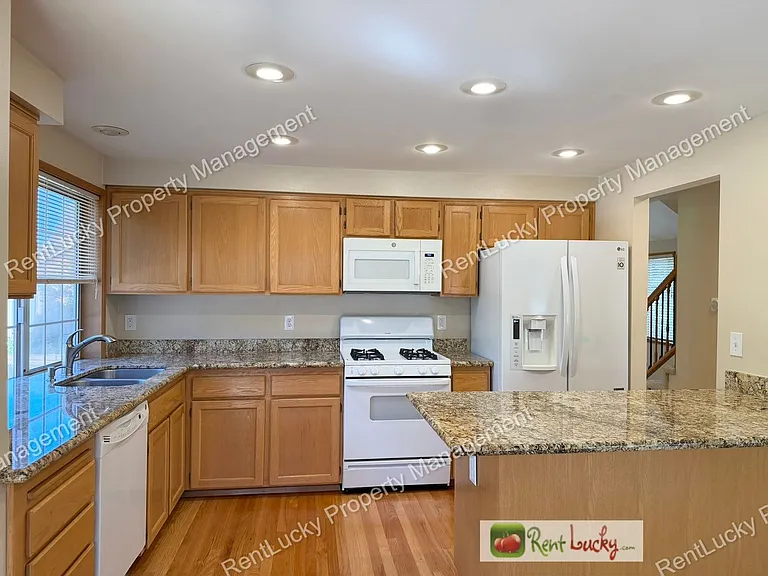 3734 Braeburn Dr NE — Photo 7