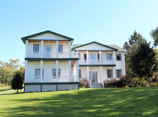 17155 W Shadow Dr, New Berlin, WI 53151