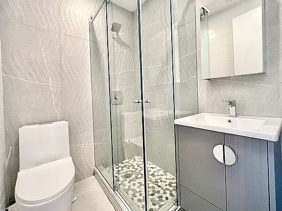4th image of 435 Dekalb Ave #4