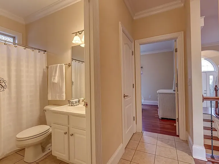 909 Village Green Ave — Photo 22