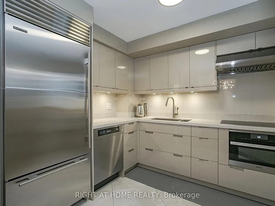 2119 Lake Shore Blvd W #217