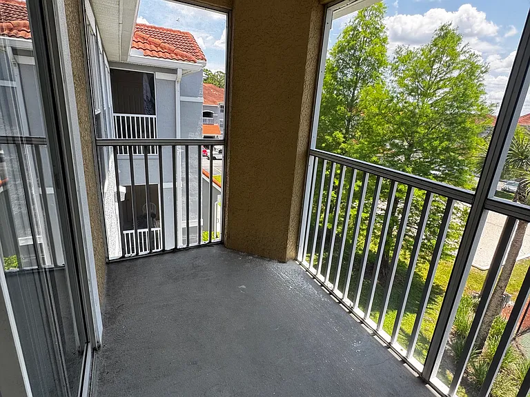18001 Richmond Place Dr #1034 — Photo 2