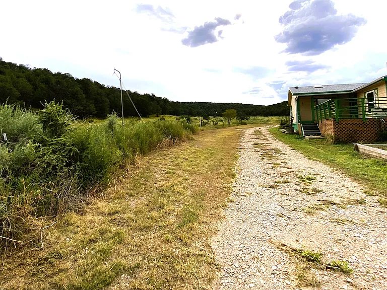 27 Hillcrest Rd — Photo 3