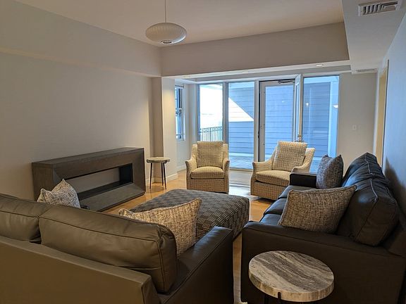 5th image of 550 Pleasant St Suite 404