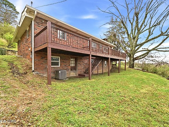 4th image of 104 Richards Dr