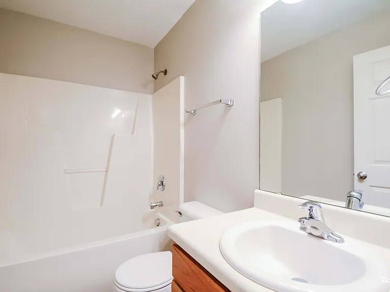 2870 Filbert St — Photo 8